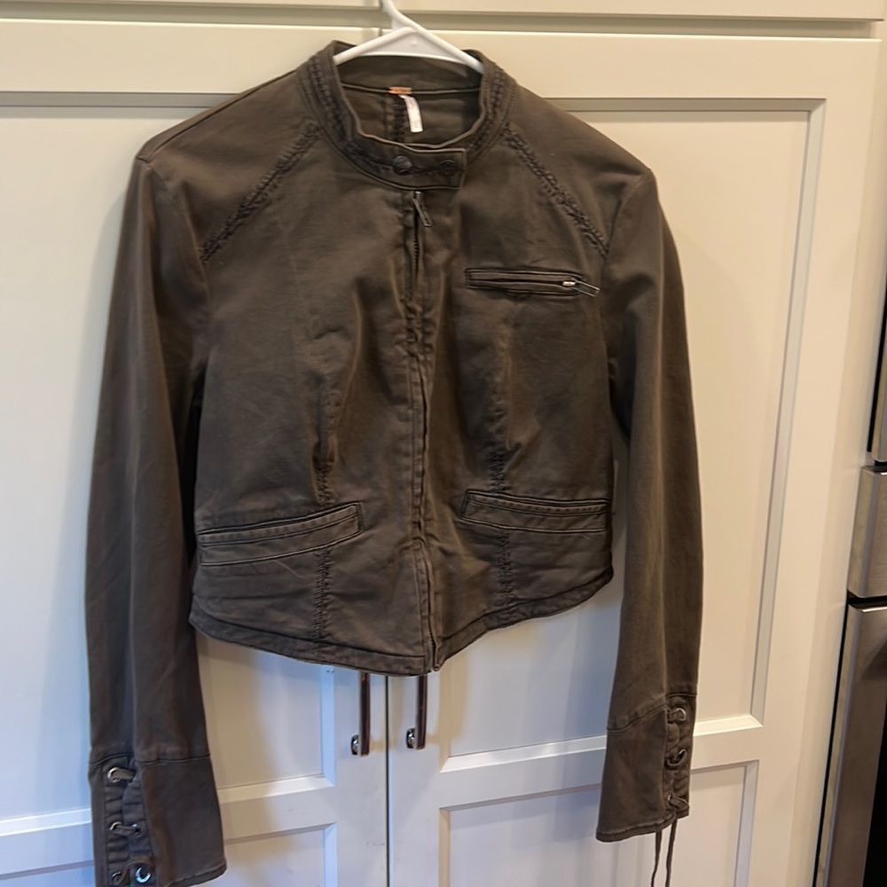 Free People green zip front size 4 jacket bohemian layering preppy cute